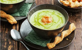 Preisoep met gerookte zalm