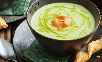 Preisoep met gerookte zalm