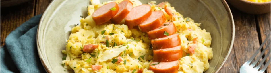 Spitskool stamppot met rookworst en piccalilly