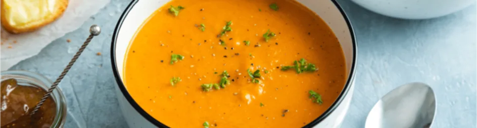 Romige wortel-paprikasoep met brie crostini’s