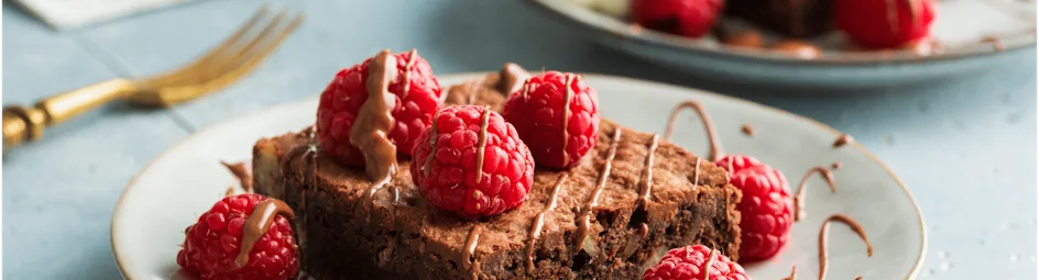 Brownie met gezouten karamel-chocoladesaus