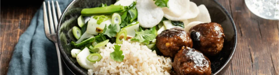 Sticky gehaktballetjes met cashewnoten