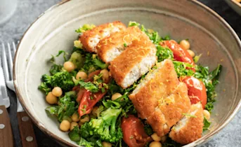 Boerenkoolsalade met visschnitzel