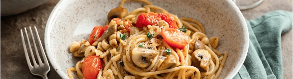 Spaghetti met champignons en hazelnoten