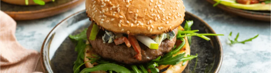 Hamburgers met peer en blauwe kaas