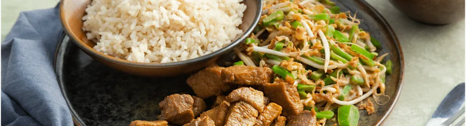Saté van hamlappen met een snelle gadogado
