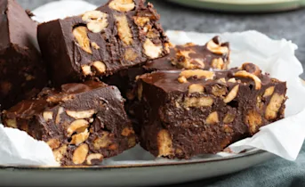 Rocky road met stroopwafel en noten