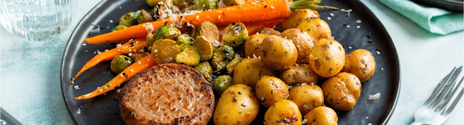 Duitse biefstuk met geroosterde groenten en krieltjes