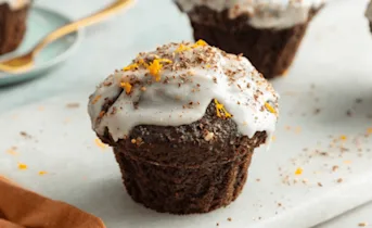 Chocolade muffins met sinaasappelglazuur