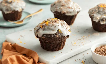 Chocolade muffins met sinaasappelglazuur