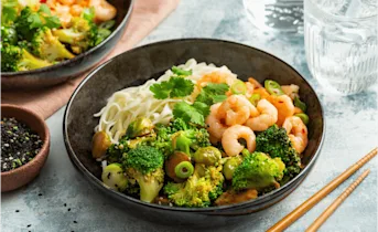 Sweet chili garnalen met Aziatische spruitjes