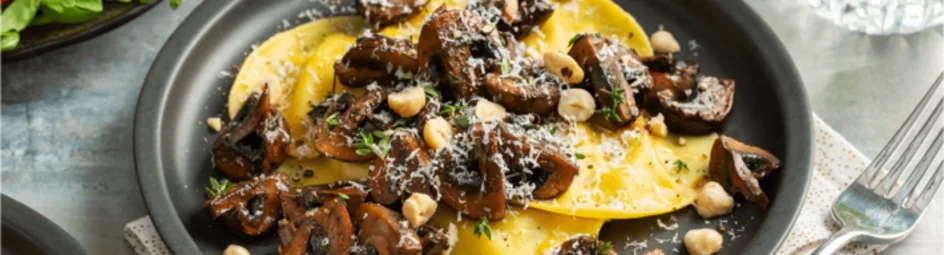 Ravioli met kastanjechampignons en salade caprese