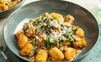 Gnocchi met verse worst in romige tomatensaus