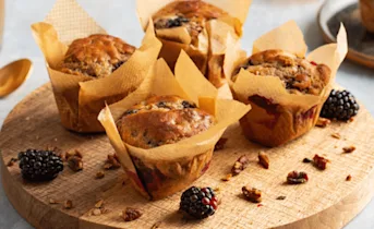 Yoghurtmuffins met bramen en pecannoten