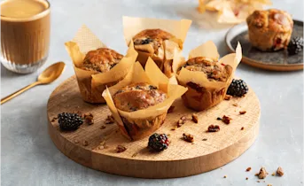 Yoghurtmuffins met bramen en pecannoten