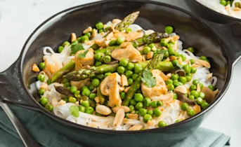 Rode curry met asperges en kip