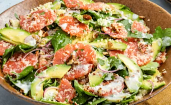 Maaltijdsalade met avocado en grapefruit