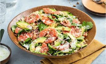 Maaltijdsalade met avocado en grapefruit