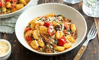 Gnocchi met tonijn in tomaten-spinaziesaus