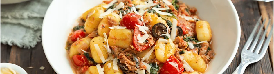 Gnocchi met tonijn in tomaten-spinaziesaus