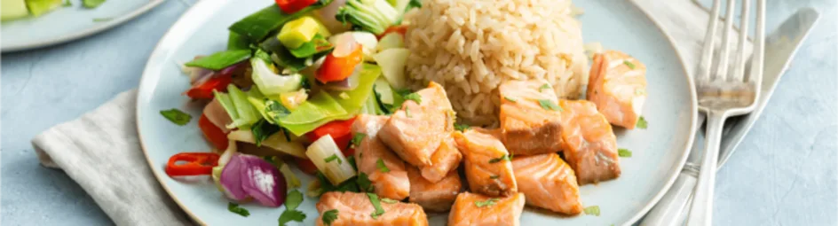 Oosterse zalm met knapperige roerbakgroenten