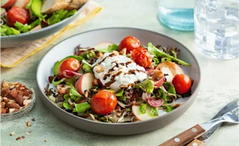 Perziksalade met avocado en hüttenkase