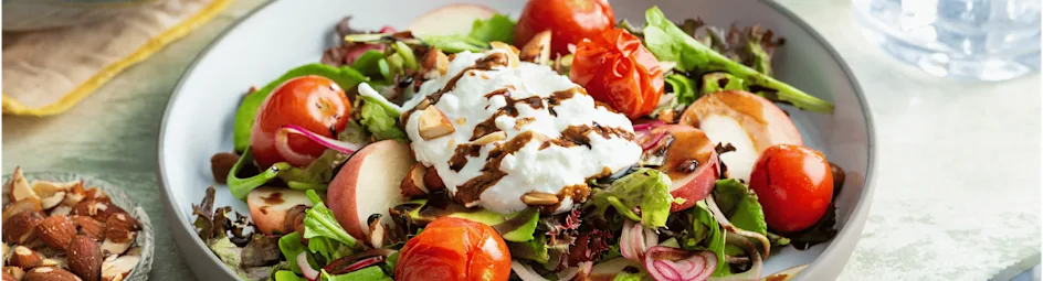 Perziksalade met avocado en hüttenkase