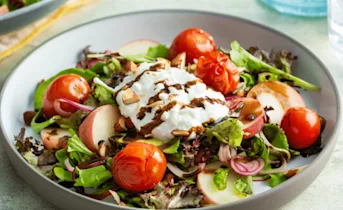 Perziksalade met avocado en hüttenkase