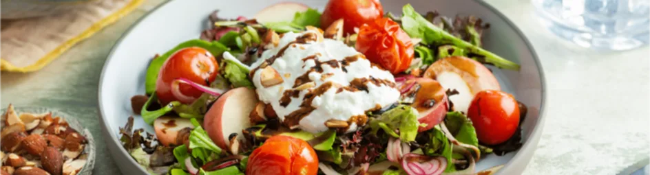 Perziksalade met avocado en hüttenkase