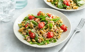 Pastasalade met tonijn en gepofte tomaatjes