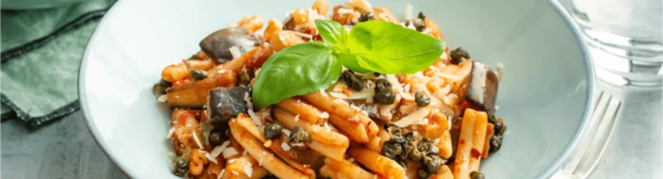Geroosterde aubergine met fusilatta in pittige tomatensaus