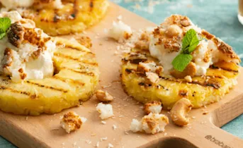 Gegrilde ananas met kokosslagroom