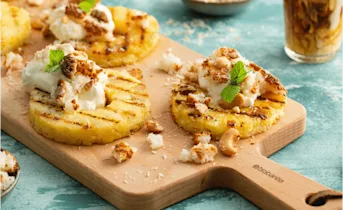Gegrilde ananas met kokosslagroom