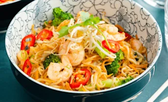 Soba teriyaki noodles met garnalen