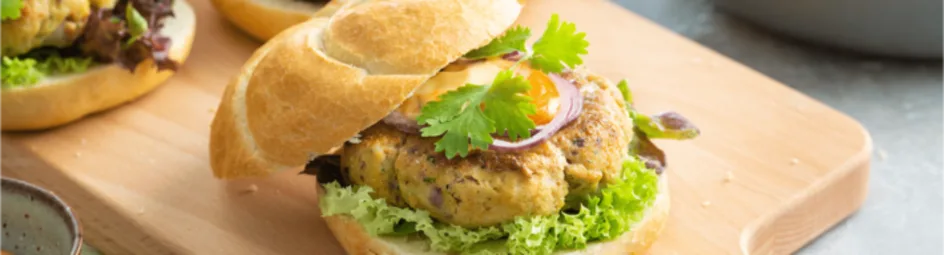 Aziatische kabeljauwburgers met Sriracha-mayonaise