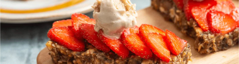 Dadel-aardbei taartjes met ijs