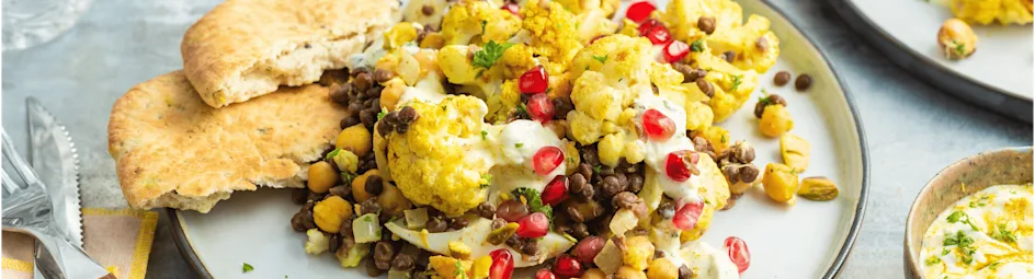 Lauwwarme kruidige bloemkoolsalade met ei