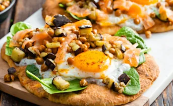 Turkse eieren met gerookte zalm