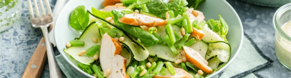 Courgette salade met parmezaan-dressing