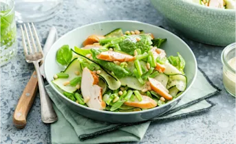 Courgette salade met parmezaan-dressing