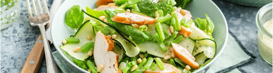 Courgette salade met parmezaan-dressing