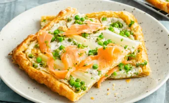 Romige aspergetaart met zalm en citroen