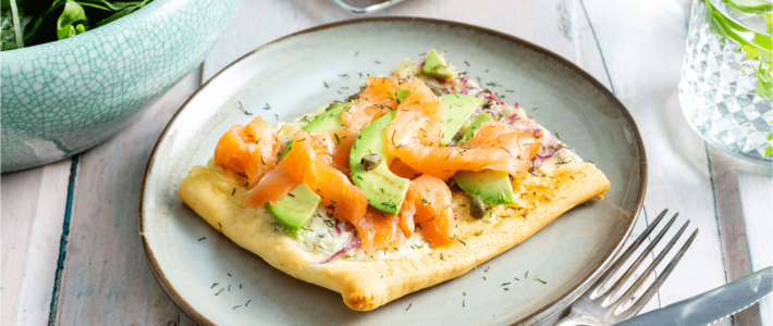 Zomerse Pizza Met Gerookte Zalm En Avocado Recepten Plus