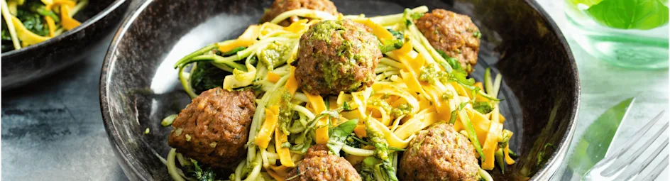 Vegetarische balletjes met 3 kleuren pasta