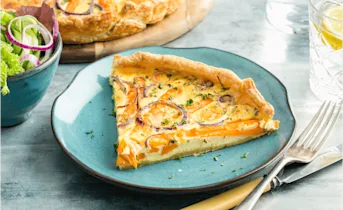 Romige quiche met wortel en rode ui