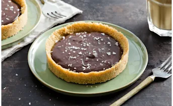 Gezouten chocolade-koffie ganache taartjes