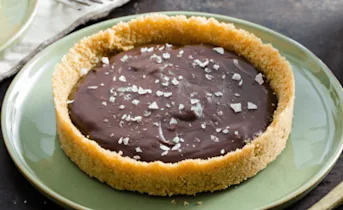Gezouten chocolade-koffie ganache taartjes