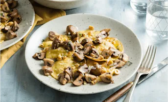 Gevulde pasta met cantharellen en een bruine boter-tijm saus