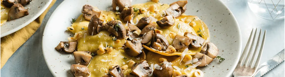 Gevulde pasta met cantharellen en een bruine boter-tijm saus