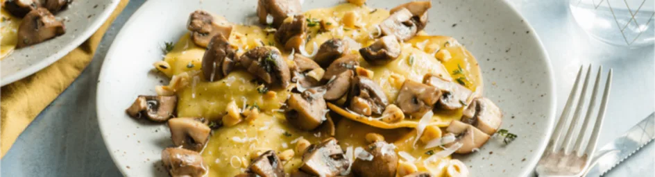 Gevulde pasta met cantharellen en een bruine boter-tijm saus